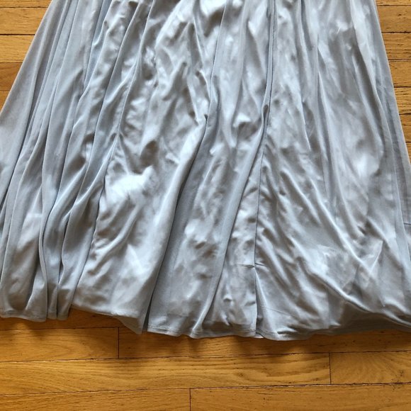 Like New Gorgeous Tristan and Iseut Women's Long Gray/Silver Formal Gown - Picture 10 of 11
